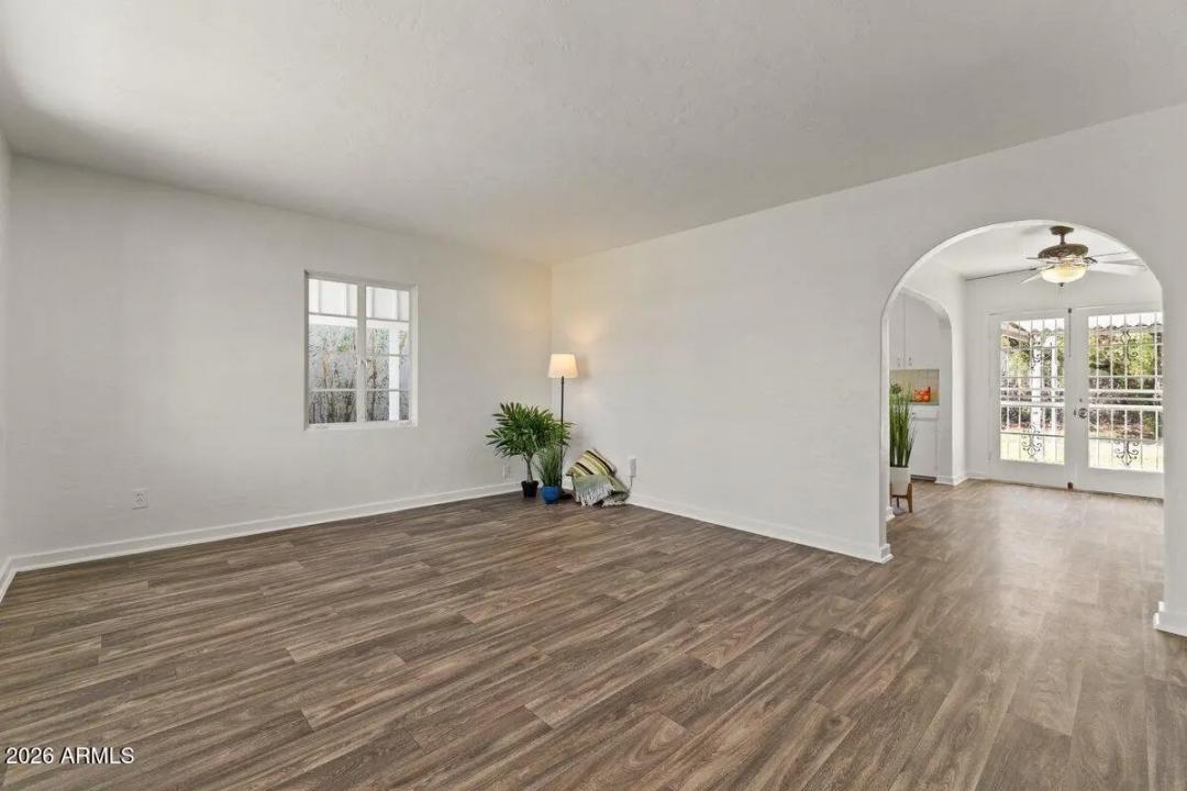 Real Estate Picture 7