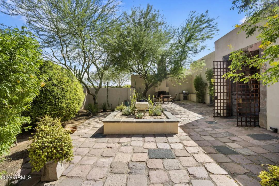 Real Estate Picture 9