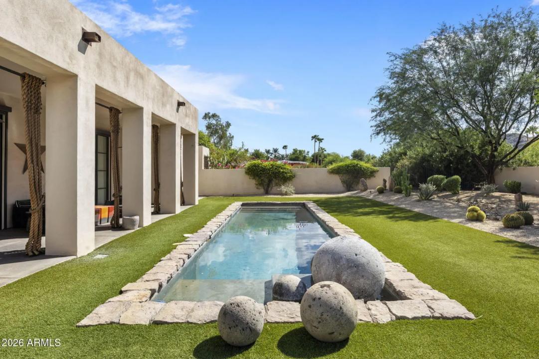 Real Estate Picture 12