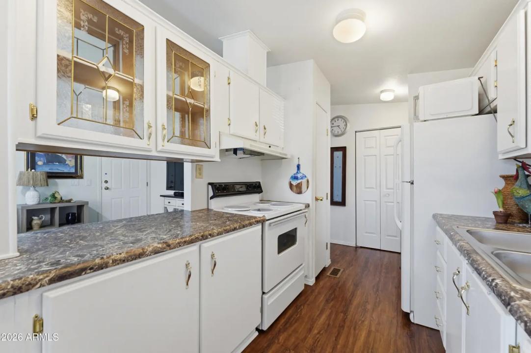 Real Estate Picture 7