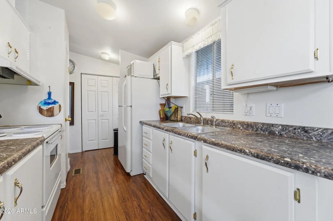 Real Estate Picture 8