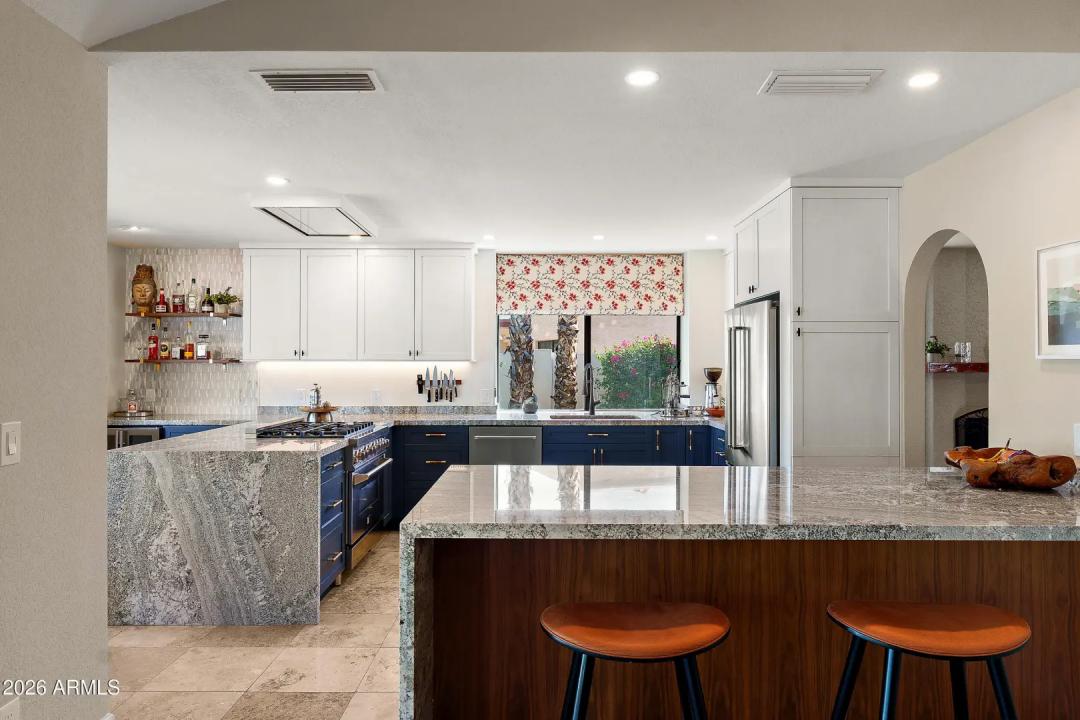 Real Estate Picture 4
