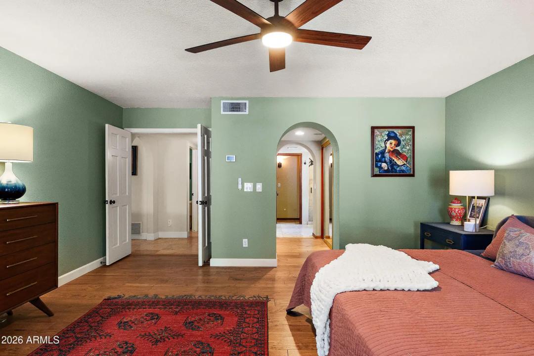 Real Estate Picture 18