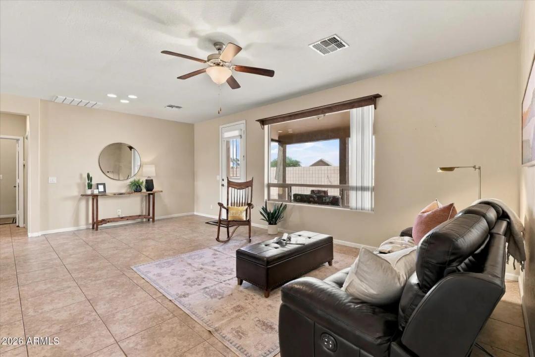 Real Estate Picture 5