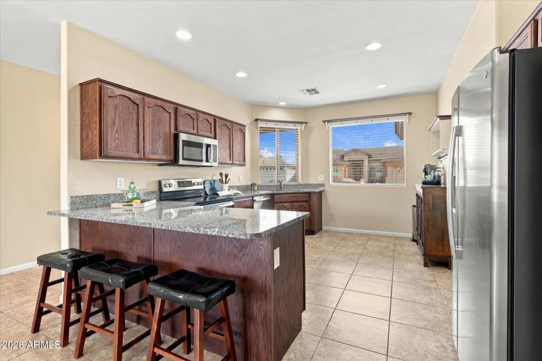Real Estate Picture 10