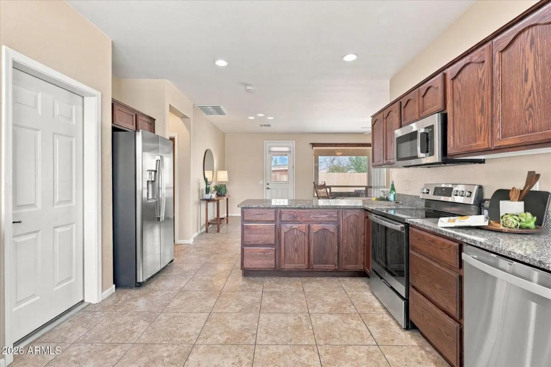 Real Estate Picture 14