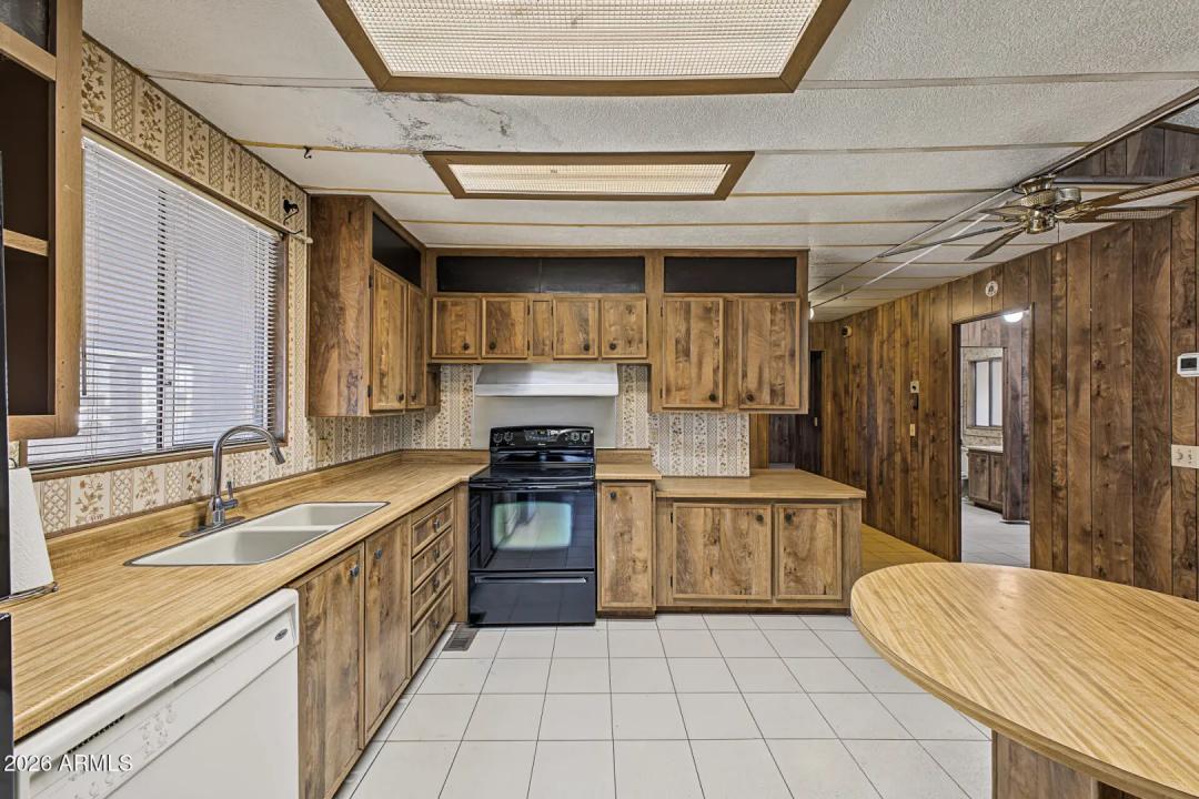 Real Estate Picture 6