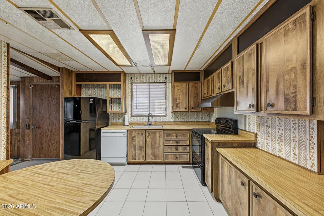 Real Estate Picture 7