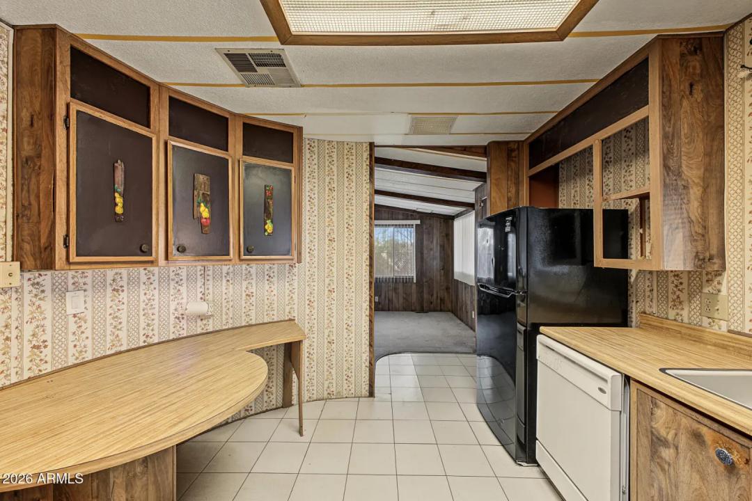 Real Estate Picture 8