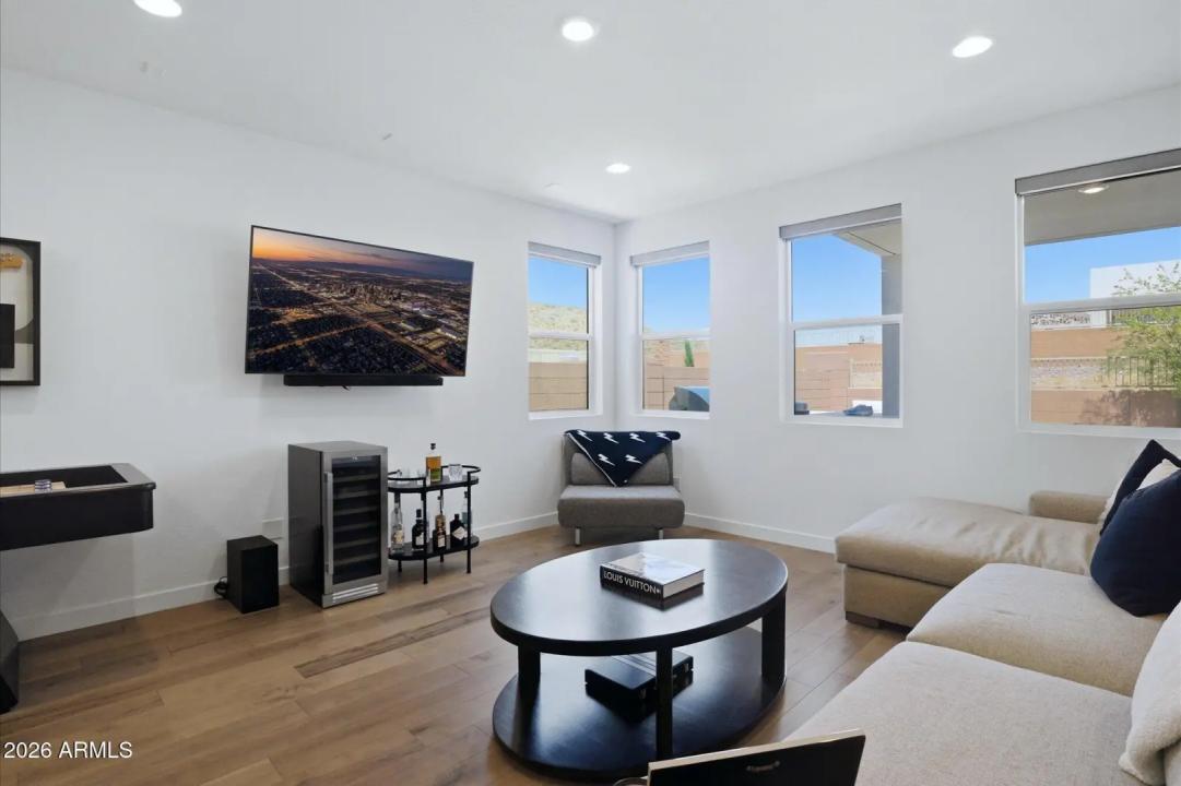 Real Estate Picture 10