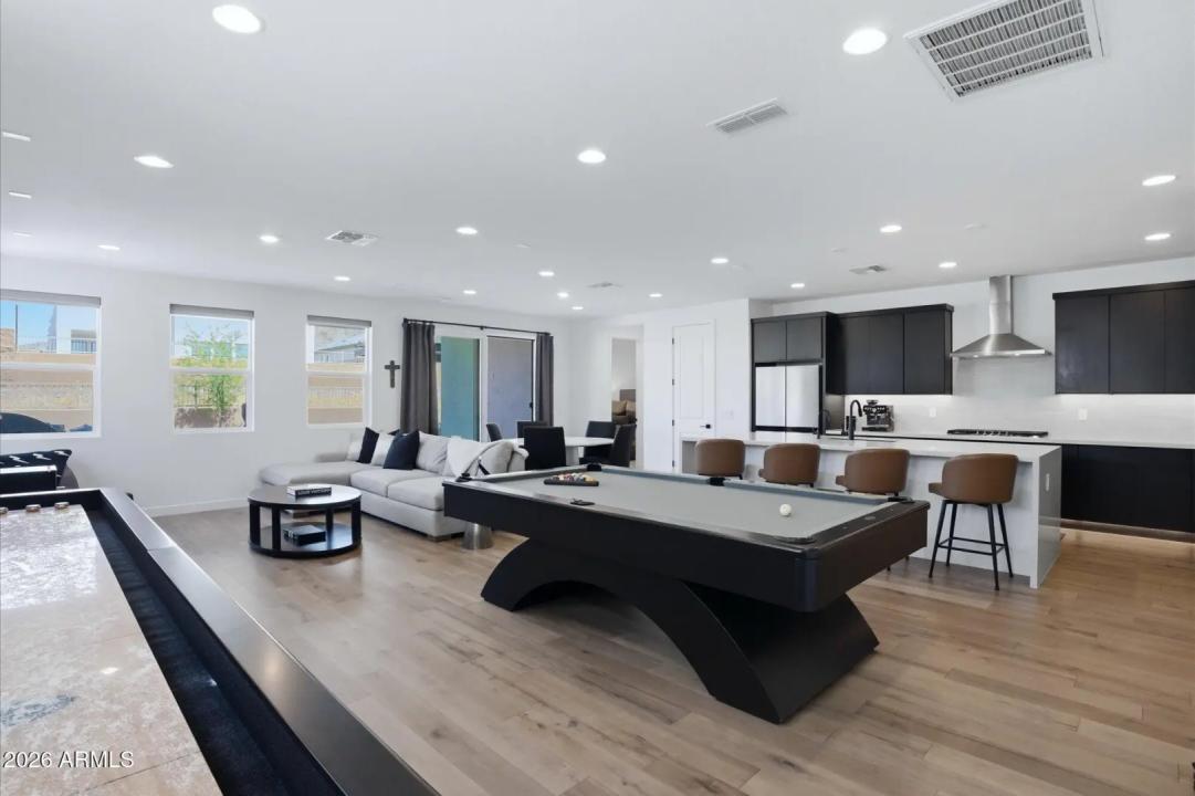 Real Estate Picture 5