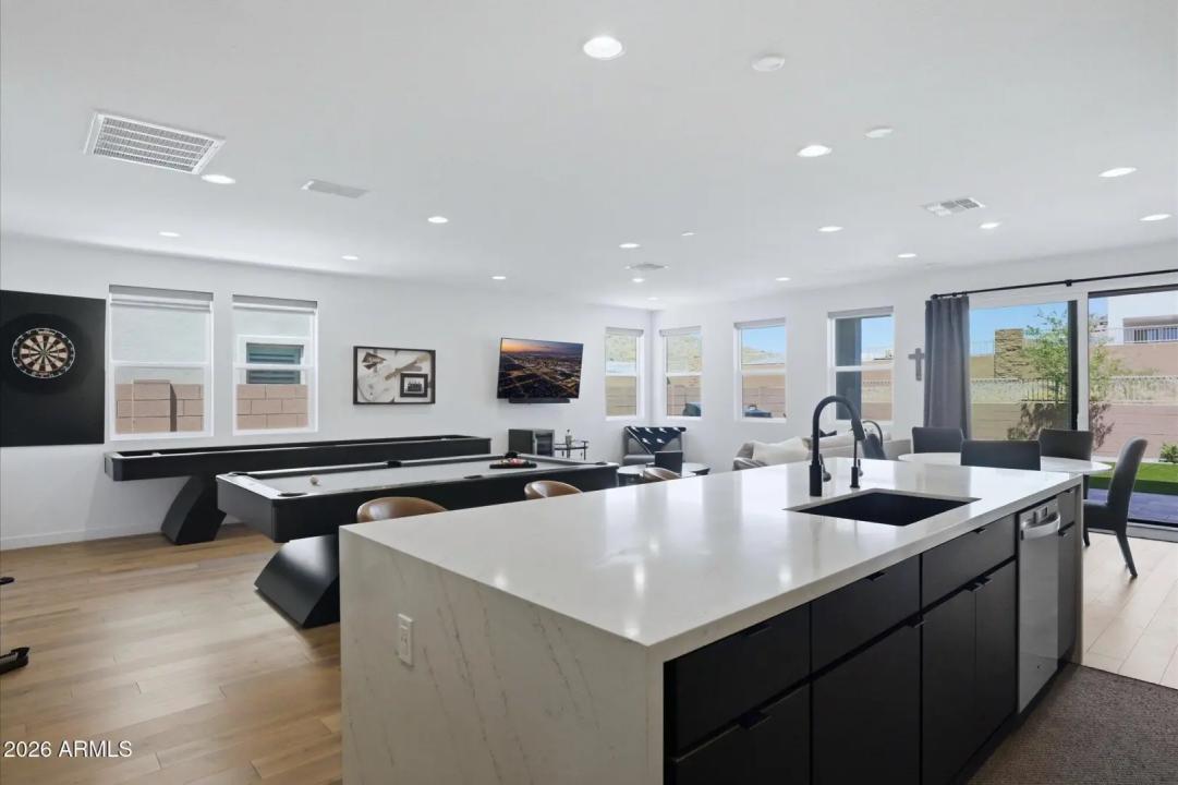 Real Estate Picture 8