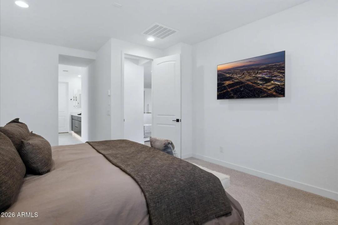 Real Estate Picture 12