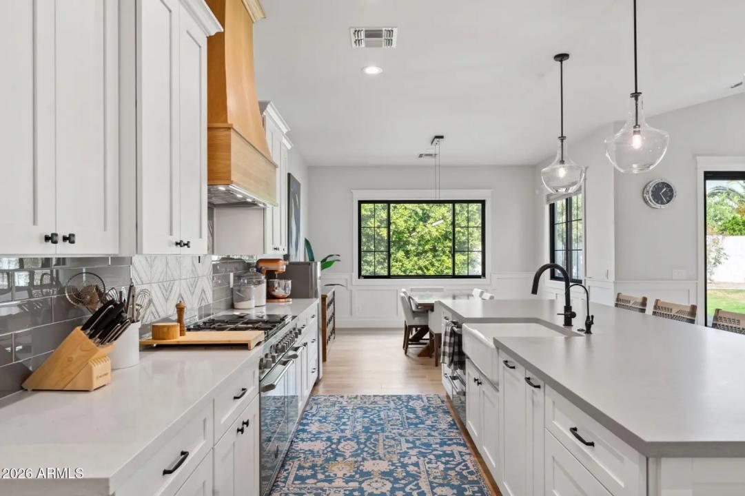 Real Estate Picture 4