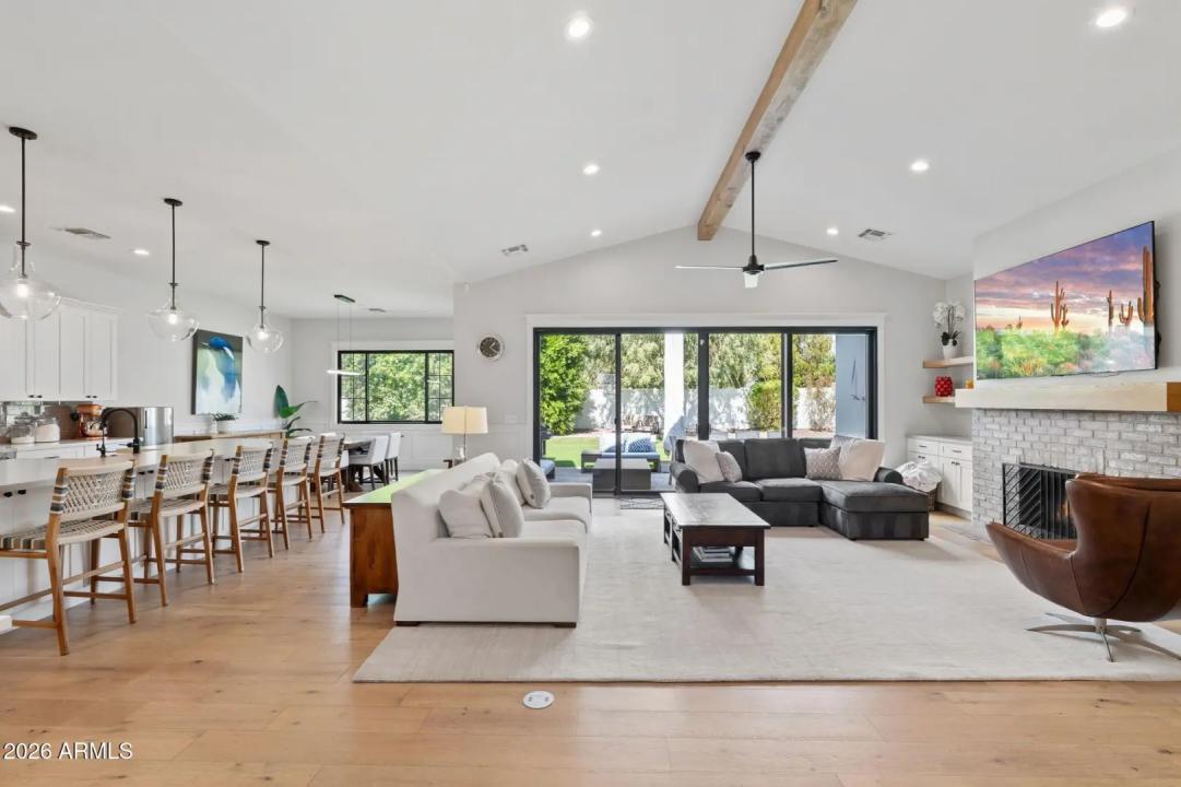Real Estate Picture 5