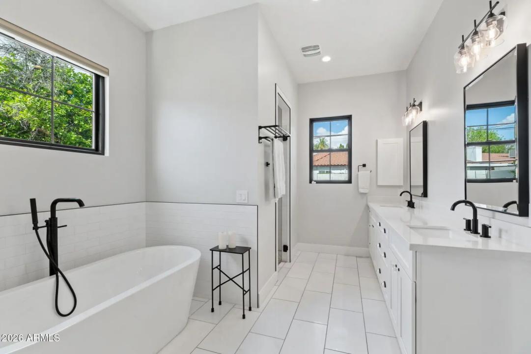 Real Estate Picture 8