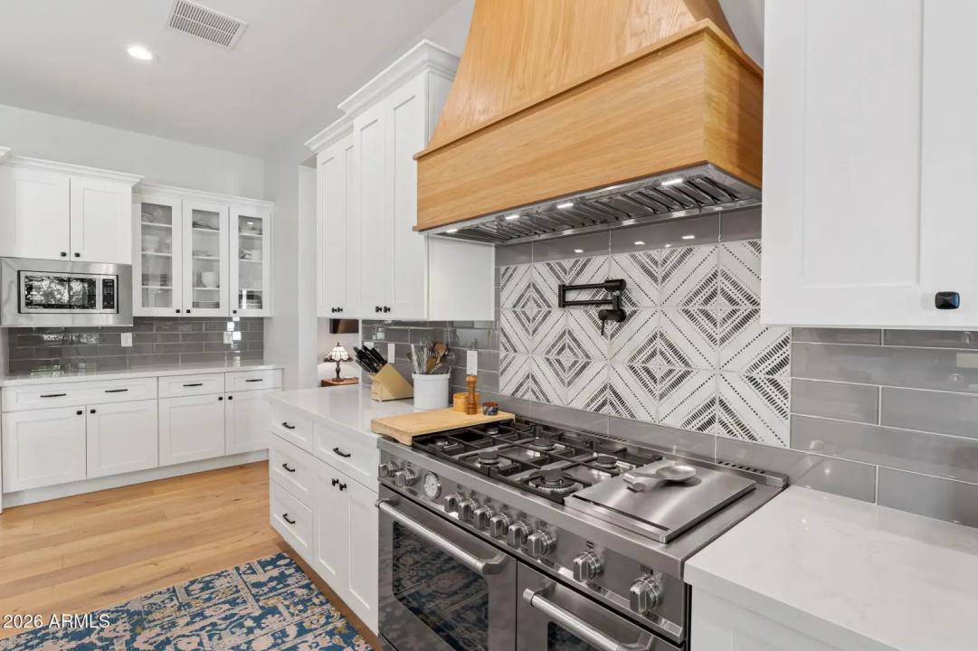 Real Estate Picture 17