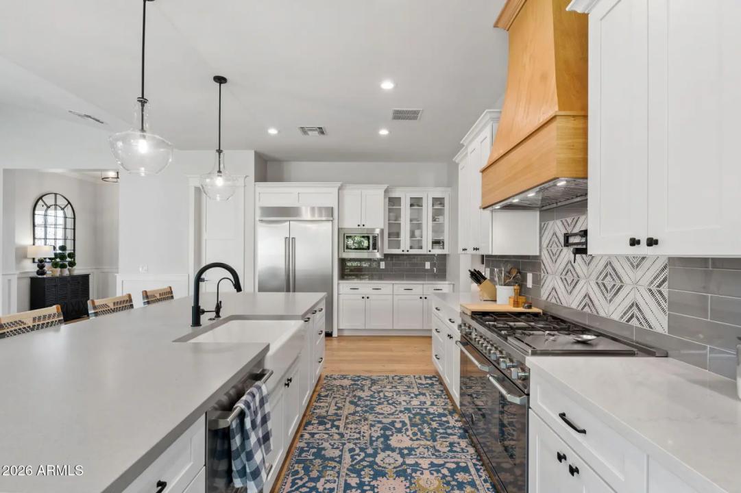 Real Estate Picture 18
