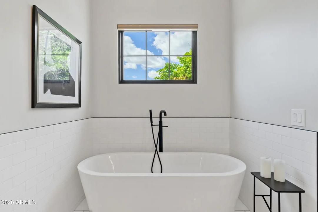 Real Estate Picture 32