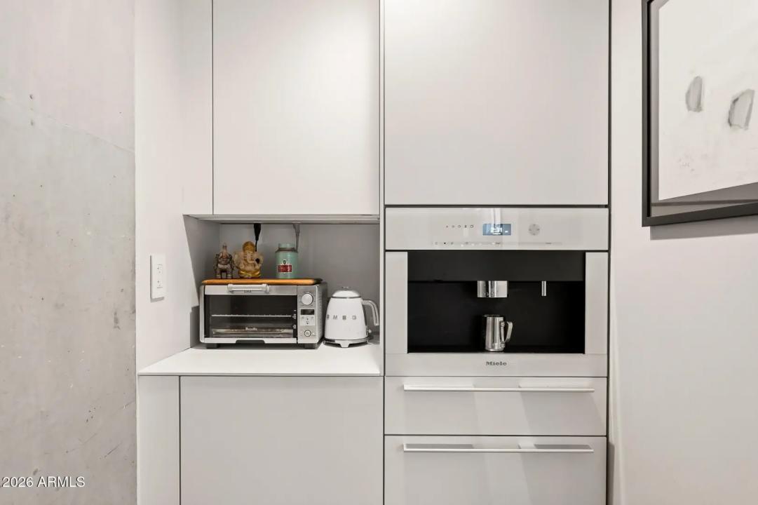 Real Estate Picture 8