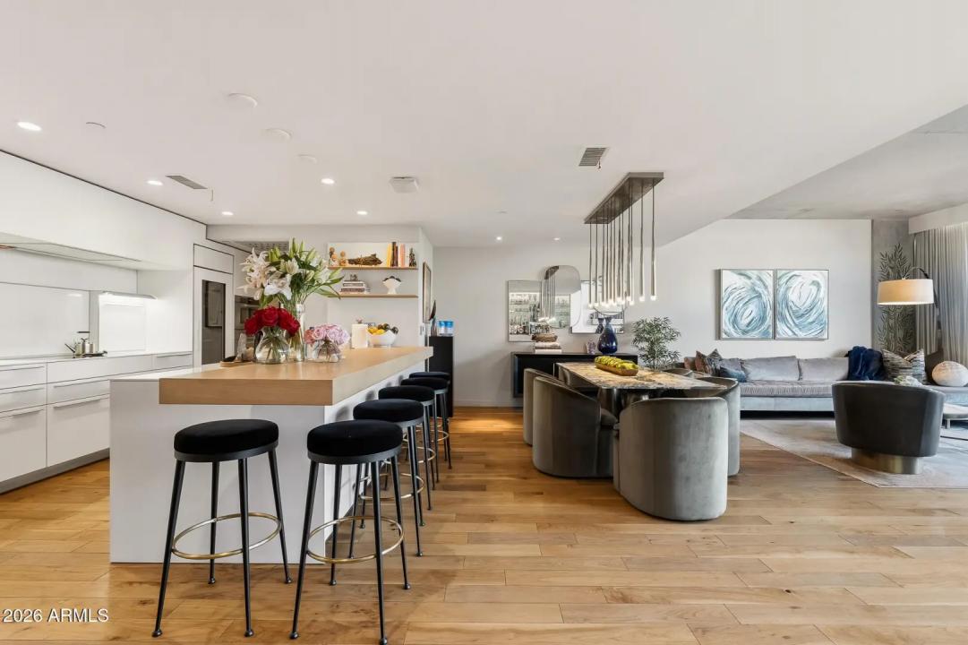 Real Estate Picture 3