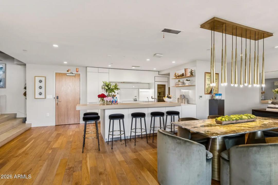 Real Estate Picture 4