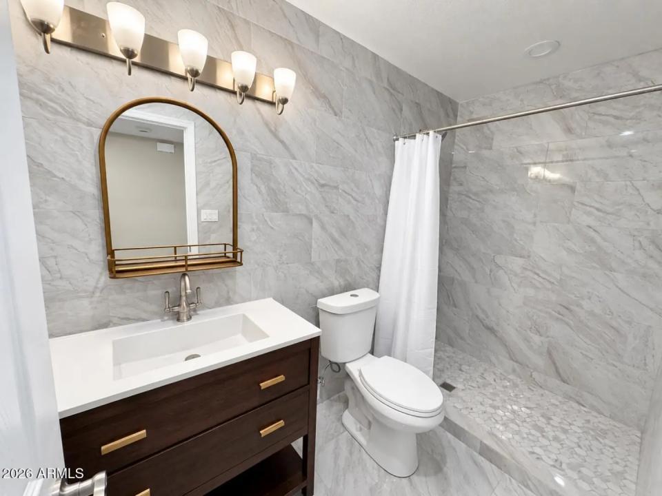 Real Estate Picture 12