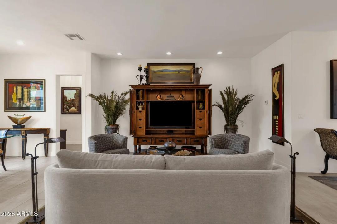 Real Estate Picture 7