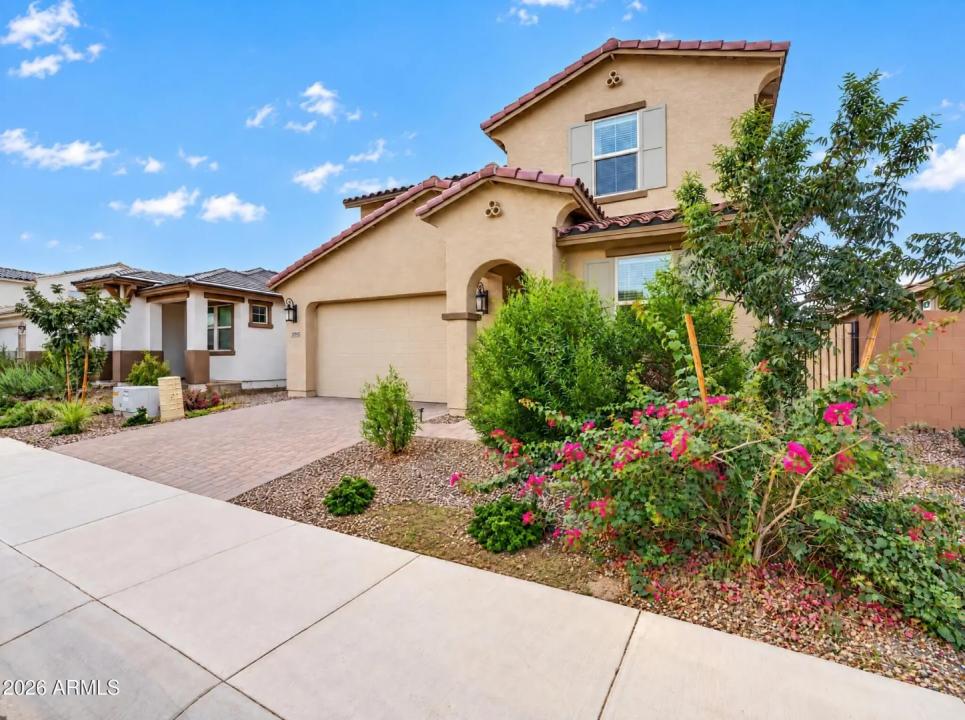 Real Estate Picture 3