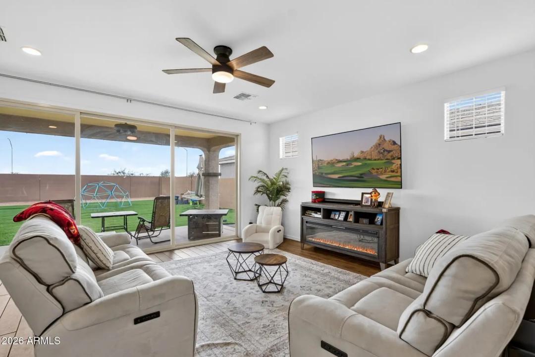 Real Estate Picture 5