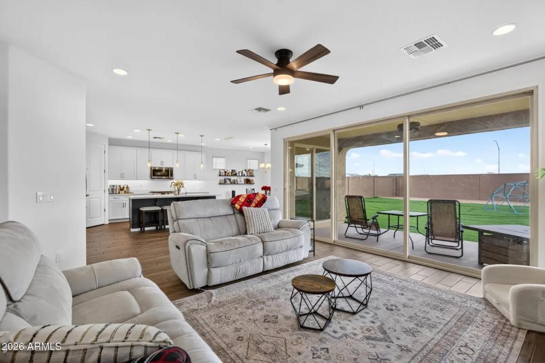 Real Estate Picture 7