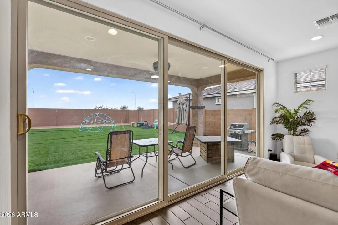Real Estate Picture 8
