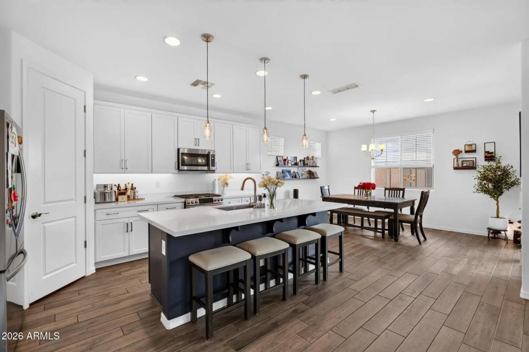 Real Estate Picture 9