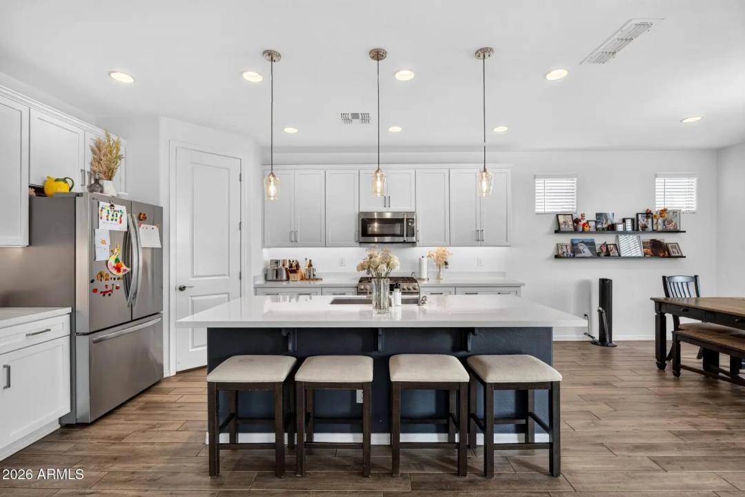 Real Estate Picture 11