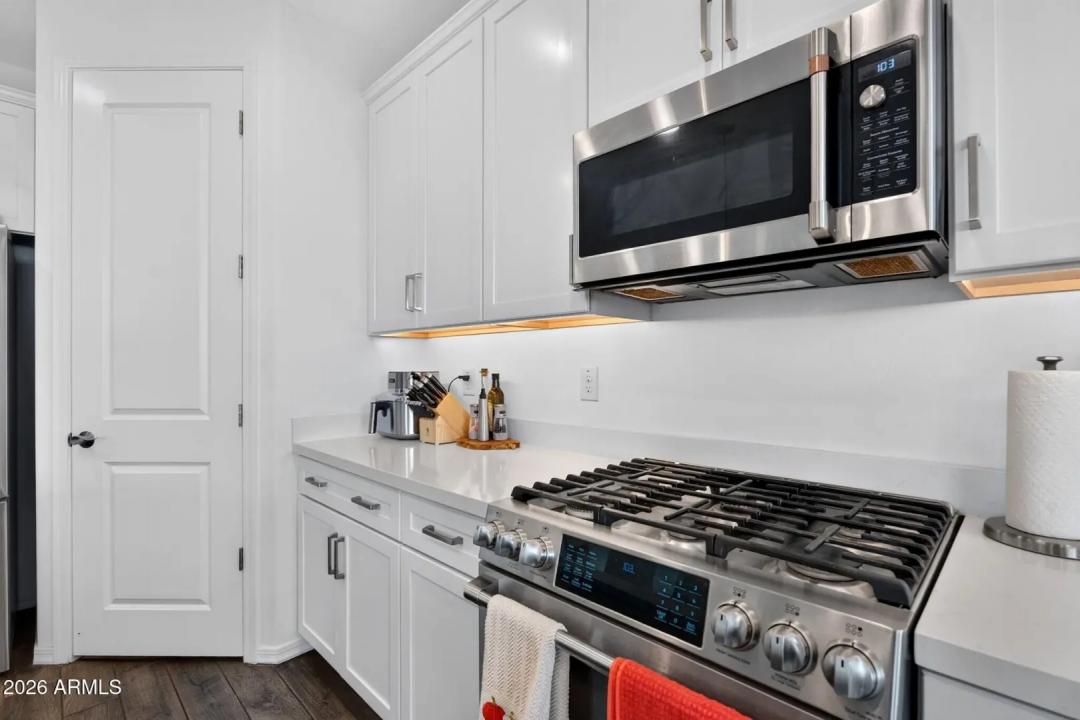 Real Estate Picture 14