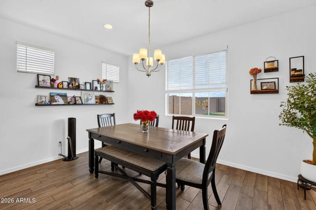 Real Estate Picture 18