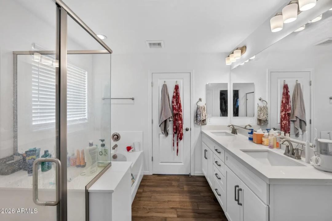 Real Estate Picture 30