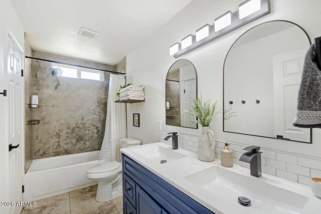 Real Estate Picture 11