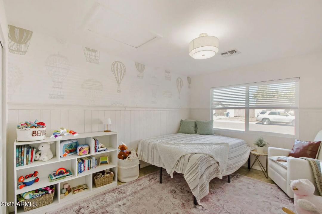 Real Estate Picture 16