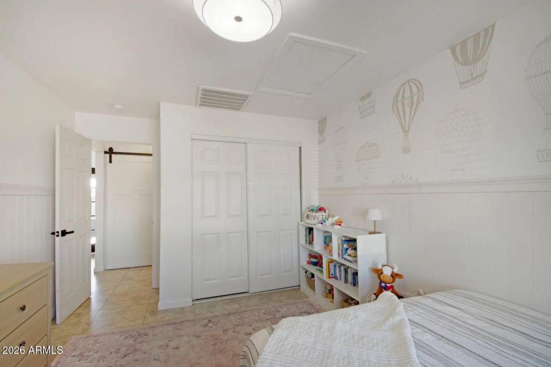 Real Estate Picture 17