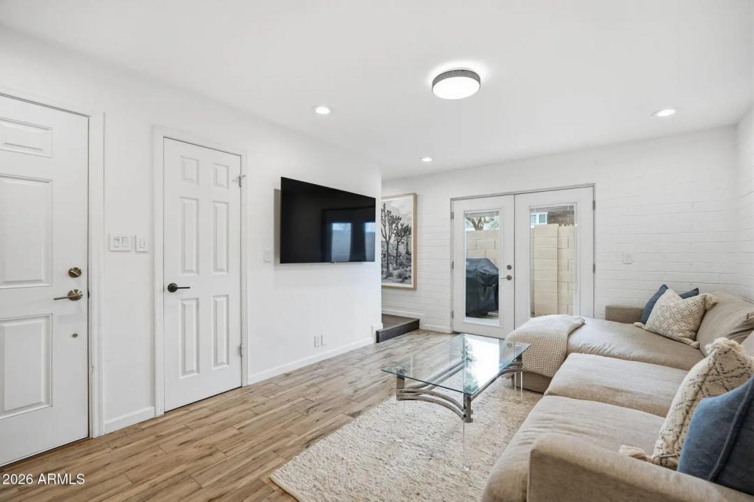 Real Estate Picture 4