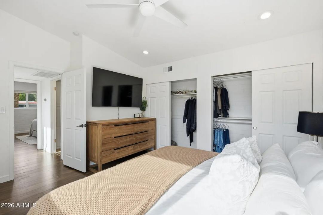 Real Estate Picture 12