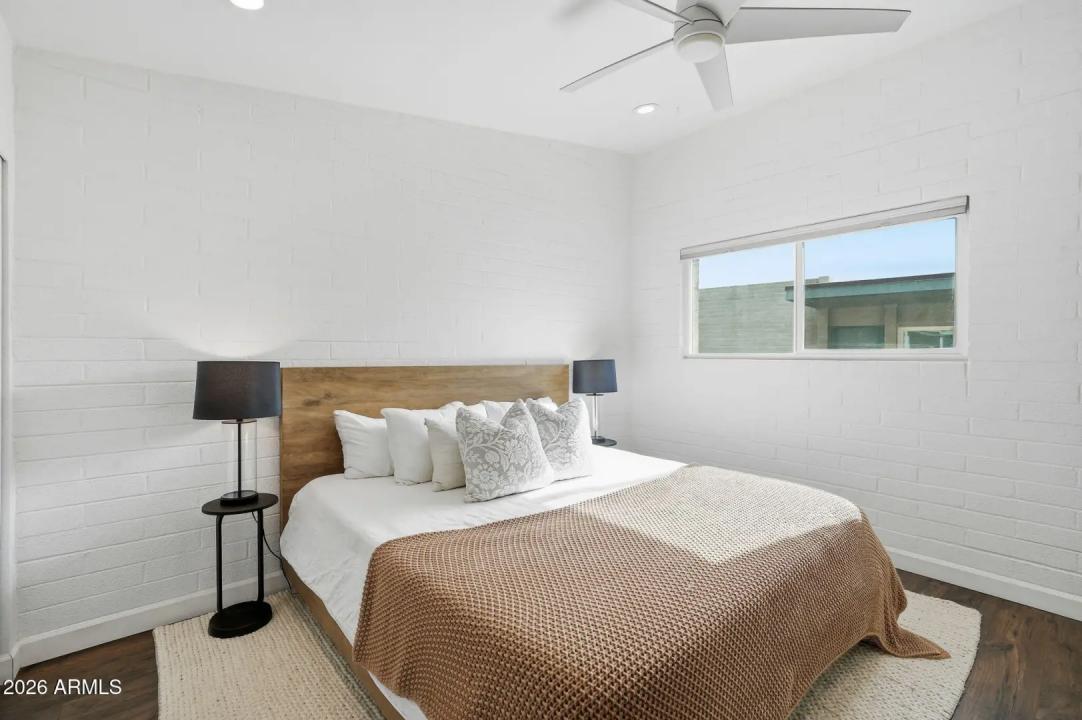 Real Estate Picture 11