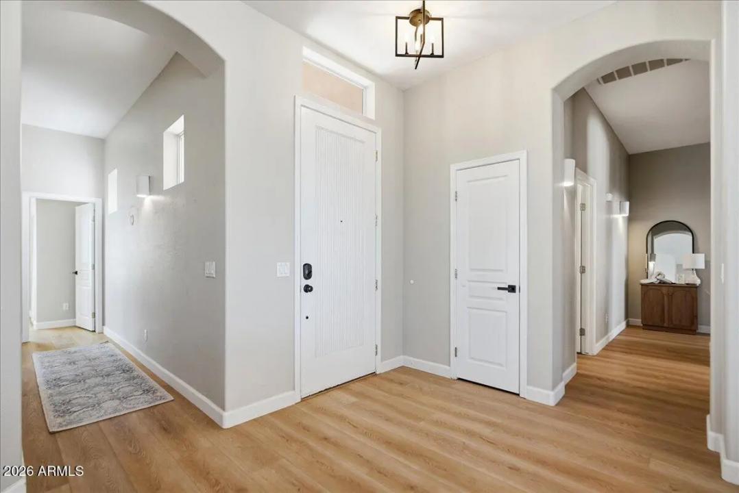 Real Estate Picture 8