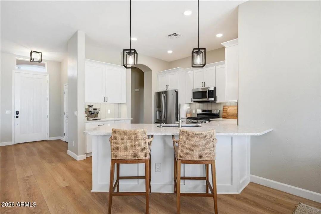 Real Estate Picture 9