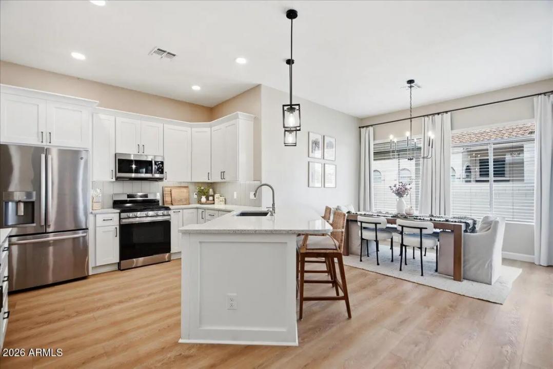 Real Estate Picture 3