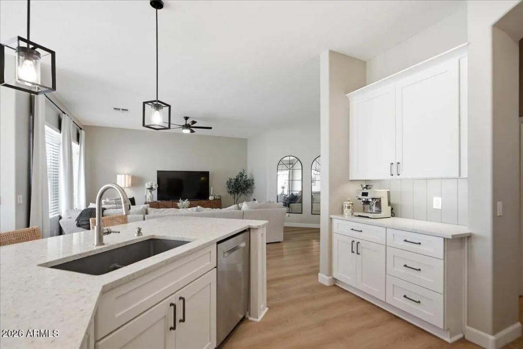 Real Estate Picture 11
