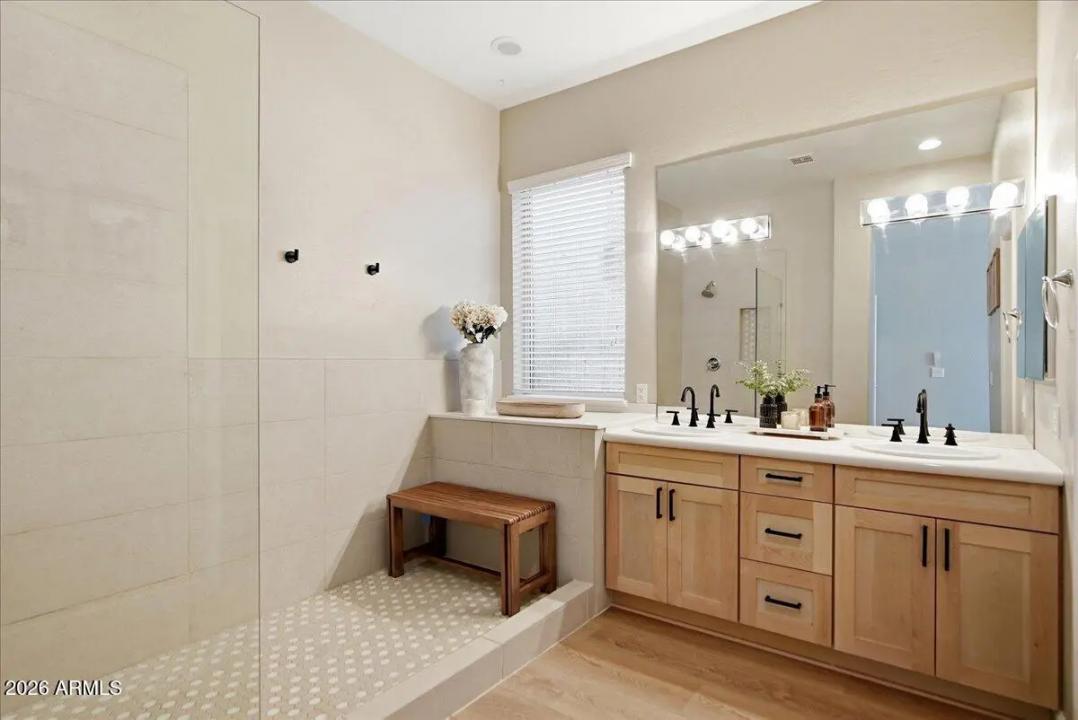 Real Estate Picture 18