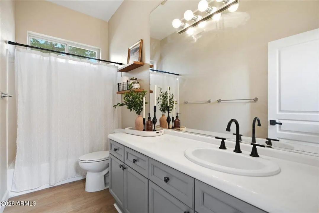 Real Estate Picture 22