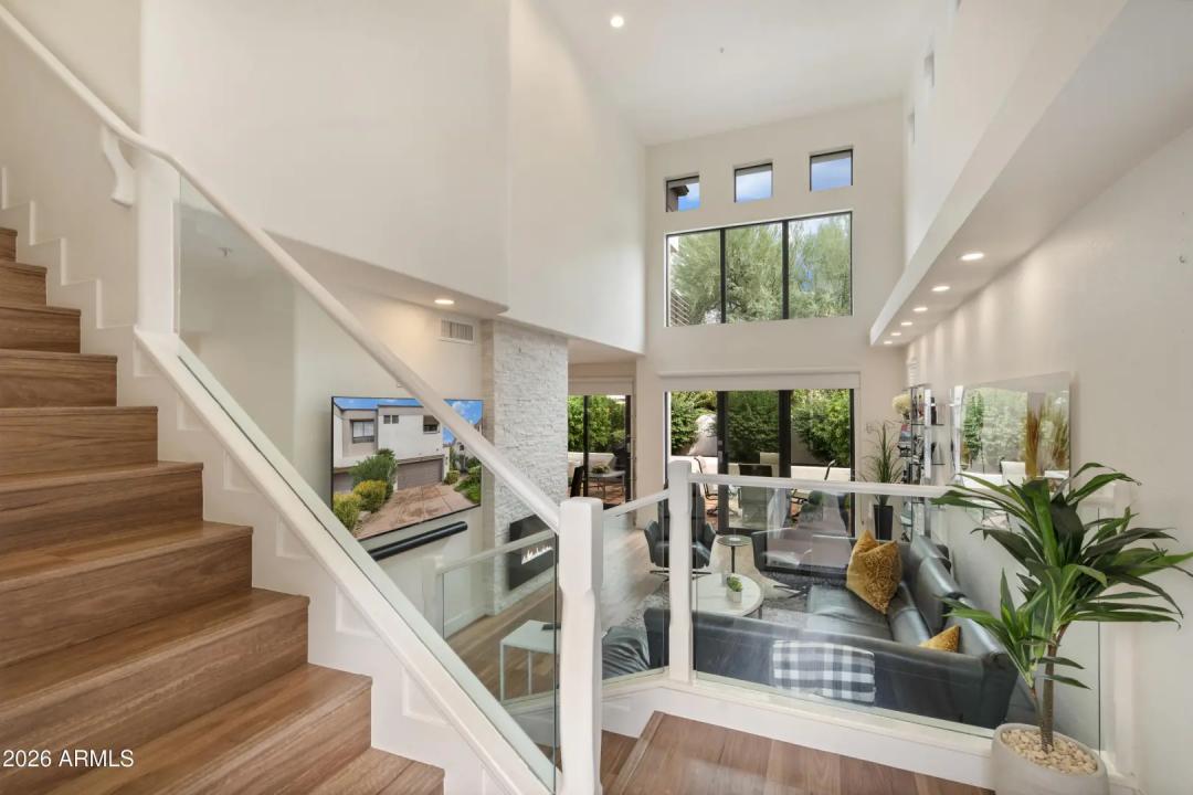 Real Estate Picture 3
